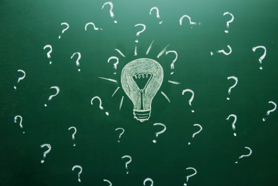 التفكير الاستدلالي والسببي في شركة د. فهد الرفاعي وشركاؤه للمحاماة والاستشارات القانونية