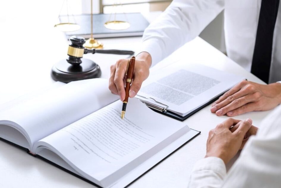 التفكير النقدي التحليلي في شركة د. فهد الرفاعي وشركاؤه للمحاماة والاستشارات القانونية