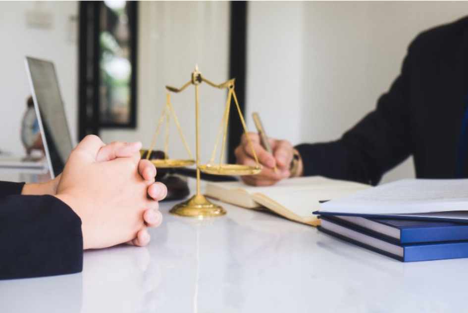 لماذا تختار شركة الدكتور فهد الرفاعي وشركاؤه للمحاماة والاستشارات‌‌  القانونية لاستشاراتك الشرعية والقانونية؟