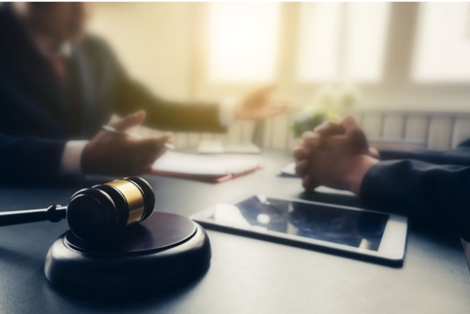 أهمية الاستشارات القانونية في اتخاذ القرارات الصائبة مع شركة الدكتور فهد‌‌  الرفاعي وشركاؤه للمحاماة والاستشارات القانونية