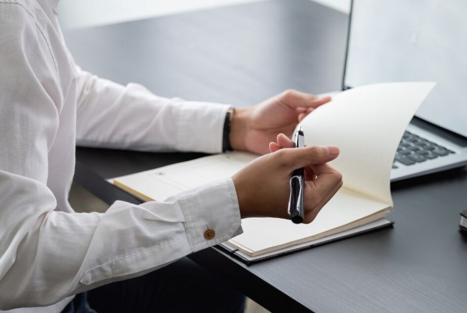 خدمات الترجمة القانونية في شركة الدكتور فهد الرفاعي وشركاؤه