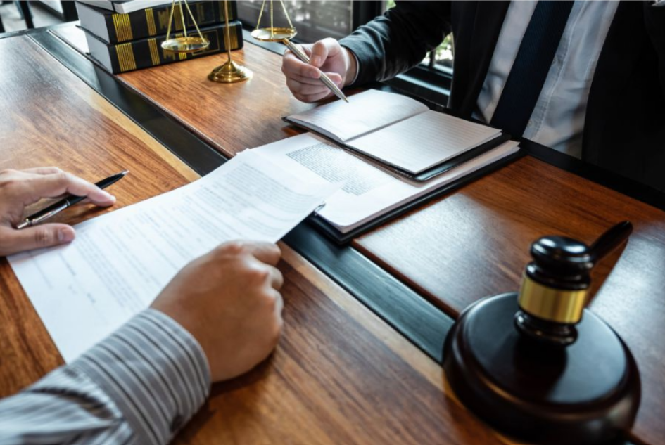 دور شركة الدكتور فهد الرفاعي وشركاؤه للمحاماة والاستشارات القانونية في‌‌ حماية مصالح الشركات في القضايا التجارية