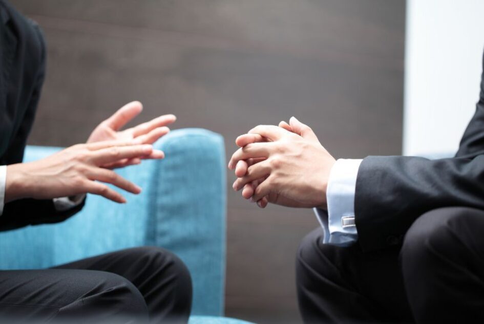 كيف تختار المستشار القانوني المناسب؟