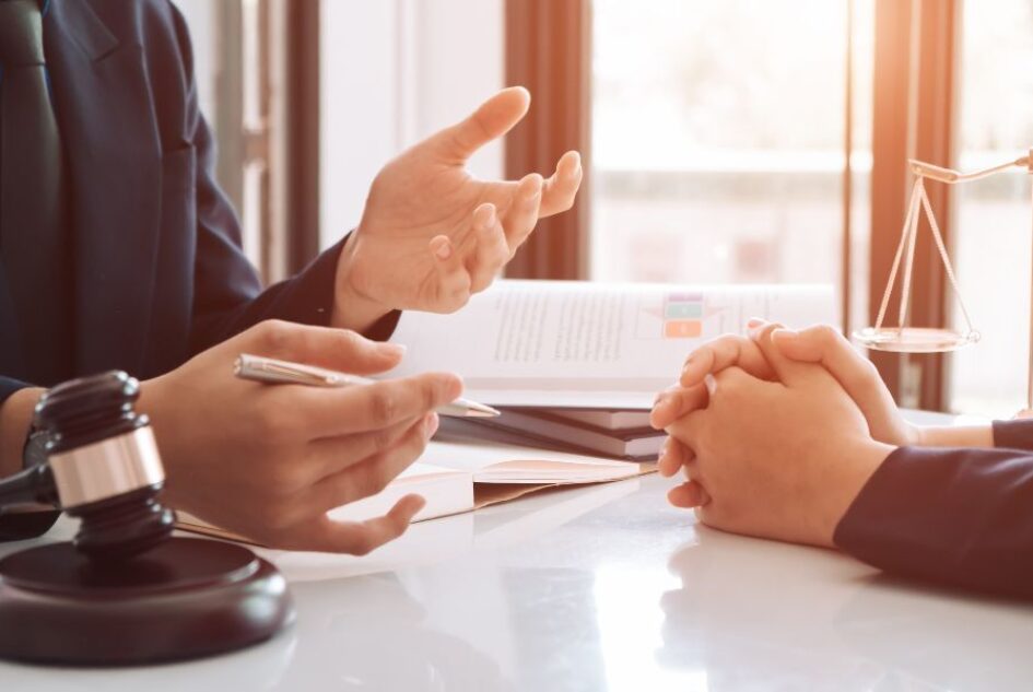 التمثيل القضائي والترافع.. لماذا تختار شركة الدكتور فهد الرفاعي وشركاؤه؟