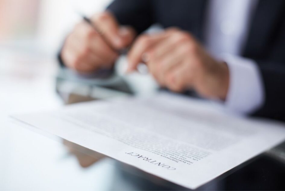 مزايا الاستعانة بخبراء شركة الدكتور فهد الرفاعي وشركاؤه للمحاماة والاستشارات القانونية في صياغة العقود