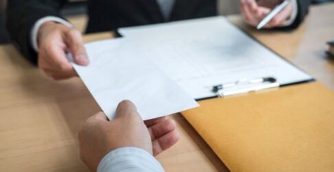 الاستقالة في نظام العمل السعودي 