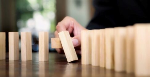 أهمية إدارة المخاطر القانونية للمشاريع الاستثمارية  