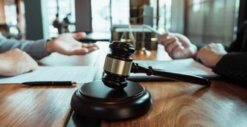 أدوار المحامين في شركة الدكتور فهد الرفاعي وشركاؤه للمحاماة والاستشارات القانونية 