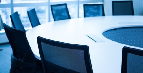 تحقيق التوازن بين جذب عملاء جدد وتعزيز العلاقات مع العملاء الحاليين في شركة الدكتور فهد الرفاعي وشركاؤه للمحاماة والاستشارات القانونية 