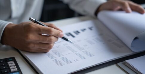 حلول قانونية دقيقة… لماذا تعتمد الشركات على شركة الدكتور فهد الرفاعي وشركاؤه في مطالبات التعويض؟ 