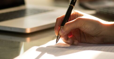 خبراء التقاضي في شركة الدكتور فهد الرفاعي وشركاؤه يوضحون الفرق بين الإقرار والاعتراف 