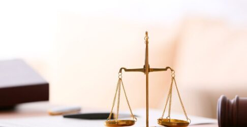 شركات المحاماة لا تبيع القانون… بل تبيع القرار والأمان 