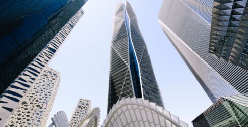 كيف تساعد شركة د. فهد الرفاعي المستثمرين الأجانب على تجنب المخاطر وتحقيق نمو سريع في السعودية؟ 