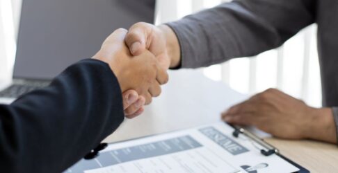 من التسويات الودية إلى قاعات المحكمة.. نحن معك في القضايا العمالية 